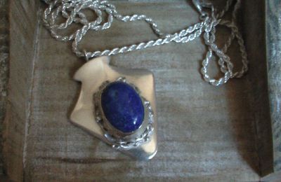 Pendentif ACS et Lapis lazuli, serti au fil plat