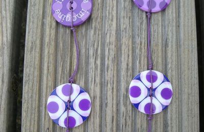 Sautoir boutons violet