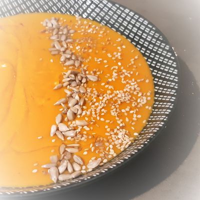 Velouté de potimarron aux lentilles corail et lait de coco
