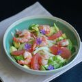 Salade de fenouil, avocat, pamplemousse rose et crevettes