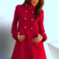 La chica del abrigo rojo