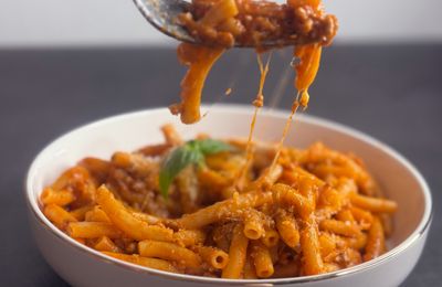 Pâtes à la viande et à la mozzarella fondante