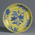 A fine and rare underglaze-blue and yellow-enamel 'Gardenia' dish, Mark and Period of Hongzhi
