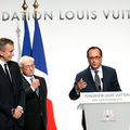 François Hollande et Bill de Blasio Entrez l'Étreinte de mode