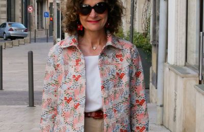 La veste brodée de fleurs