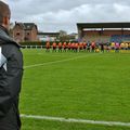 UN MATCH DEBUTÉ DANS UN HOMMAGE SILENCIEUX.