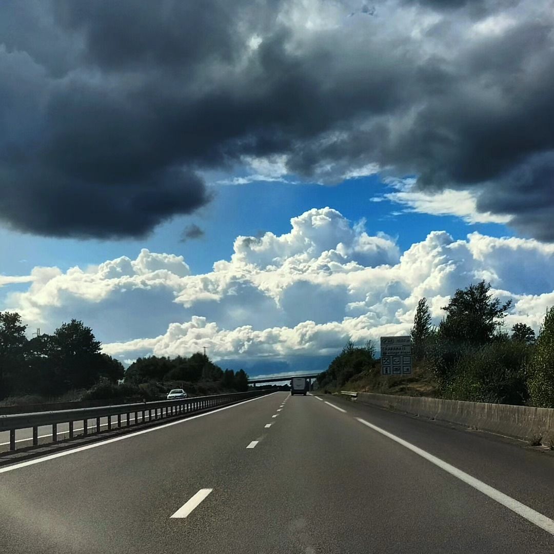 Sur la route, nuage et asphalte, insta (87)