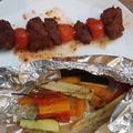 Brochette de boeuf au saté, papillotte de légumes au barbecue