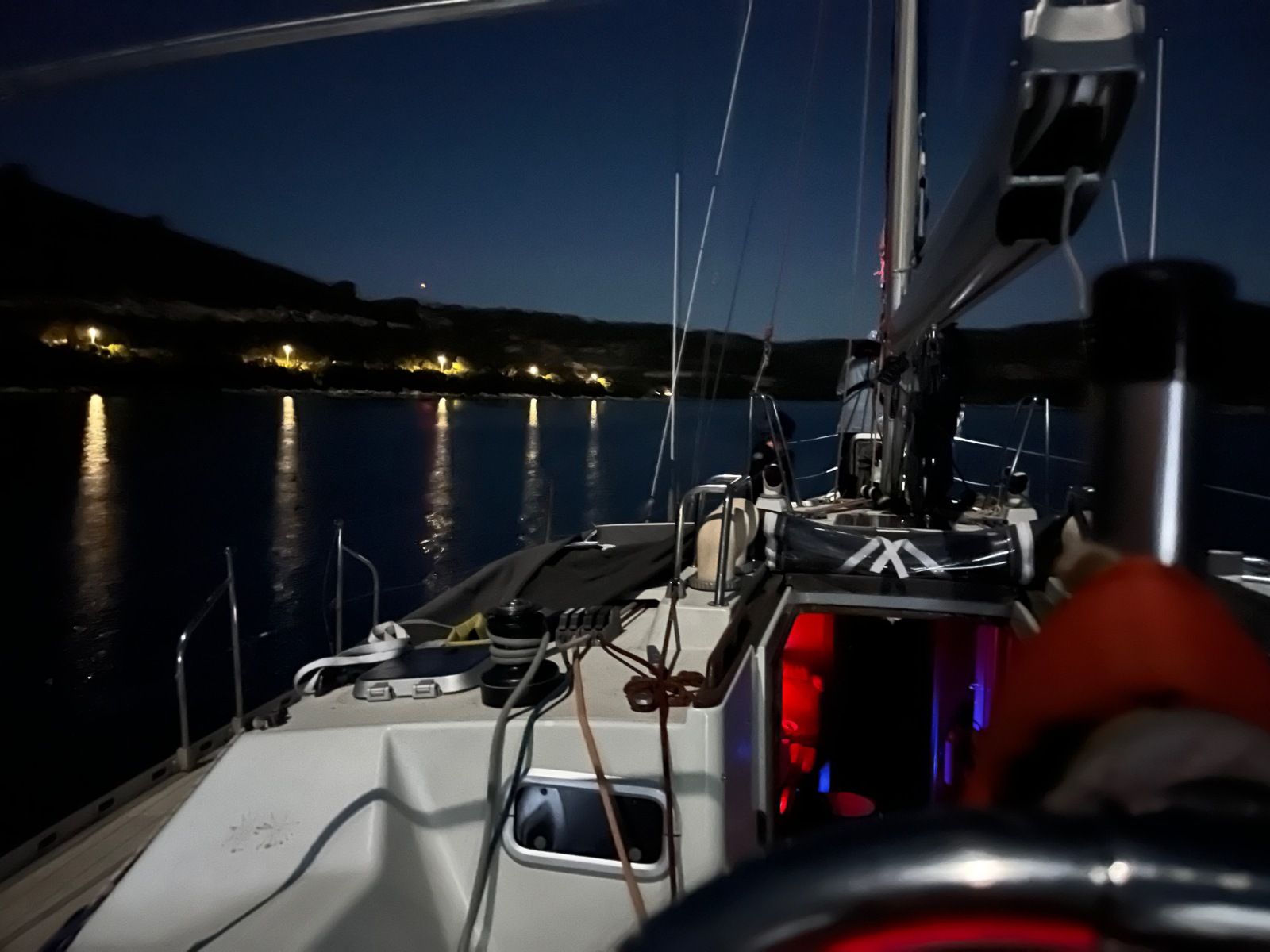 Entrée de nuit dans la baie de Luka Polace (Mljet), mercredi 21 février 2024
