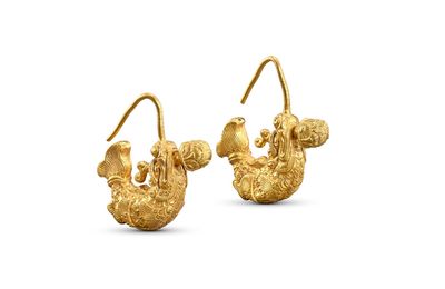 A pair of gold makara earrings, Liao dynasty