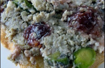 Terrine de foies de volaille aux pistaches et aux cranberries