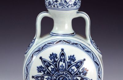 Moon Flask with Stylized Flower, Yongle-Xuande reigns (1403-1435)
