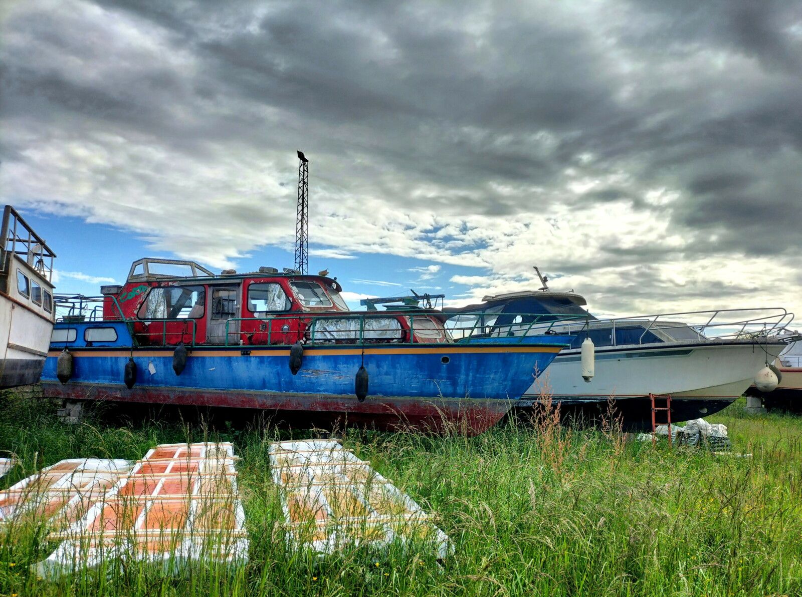 Marseilles-Les-Aubigny, les Calès, bateau.. (18)