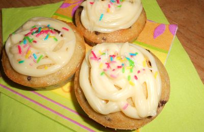 Muffins pépites de chocolat - vanille, topping chocolat blanc de Cléo