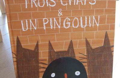 Trois chats et un pingouin - Helen Hancocks