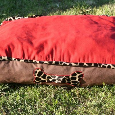 Coussin girafe pour chien de taille moyenne
