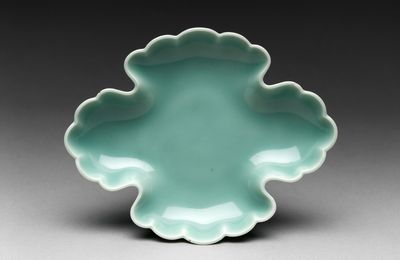 Lobed Dish, early 18th century, Edo period (1615–1868)