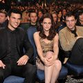 Rob, Kristen et Taylor dans la salle des PCA 2011