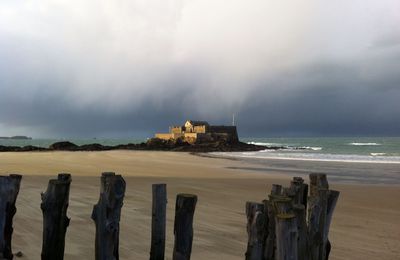 St. Malo Le Fort National avant un gros grain