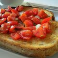 Bruschetta aux tomates marinées