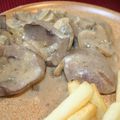 Rognons de porc au vin blanc, moutarde et champignons, flambés au cognac 