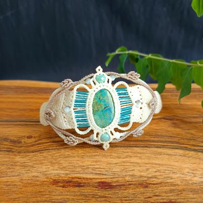 Bracelet Manchette Bohème en micro-macramé blanc avec pierre de Chrysocolle