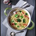 Spaghetti aux brocolis, pétales de jambon cru et noix