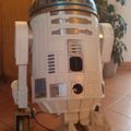 R2D2 de face