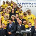 Le Tapis...Jaune pour Jean Dujar­din, un accueil de folie pour « Brice de Nice 3 » par Air France "casséééé"