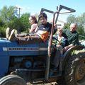 les enfants sur le tracteur