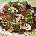 Salade de foie et rognons de lapin, frisée, mâche, chicorée rouge, champignon