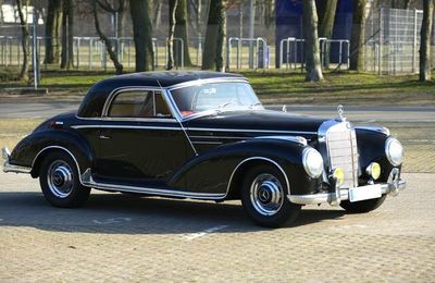 1957 Mercedes-Benz 300 Sc Coupé with sliding steel sunroof