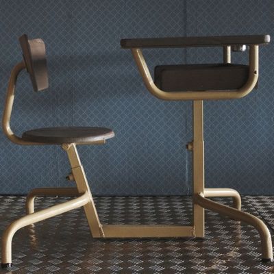 BUREAU D'ECOLIER REGLABLE ESPRIT JEAN PROUVE 320€