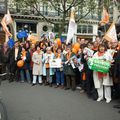 Plus de 300 partisans de François Bayrou réunis pour une marche dans Paris