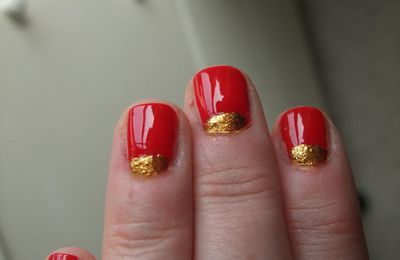 ONGLES ROUGE ET DORÉS