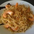 Crevettes miel soja et nouilles chinoises