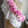 Guirlande de roses en papier, et dentelle