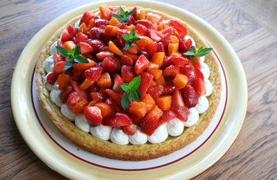 Tarte fraîche aux fraises et aux abricots sur sablé breton