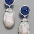 Paire de pendants d'oreilles en or gris, en cabochon de tanzanite