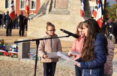 Cérémonie du 11 novembre : les sgdf d’Issoire étaient représentés.