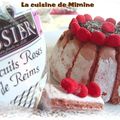 Charlotte girly : chocolat et biscuits roses de Reims, crème anglaise aux fraises tagada