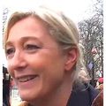 Vidéos- Marine Le Pen au marché de Noël des Champs Elysées - 18/12/2012