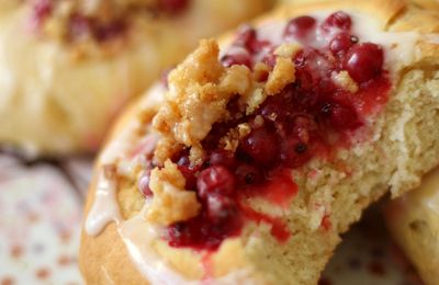 C'est dimanche, c'est légal - Petites brioches streusel aux groseilles 