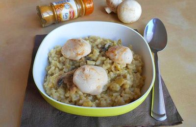 Risotto aux noix de Saint-Jacques, poireaux, champignons & curry