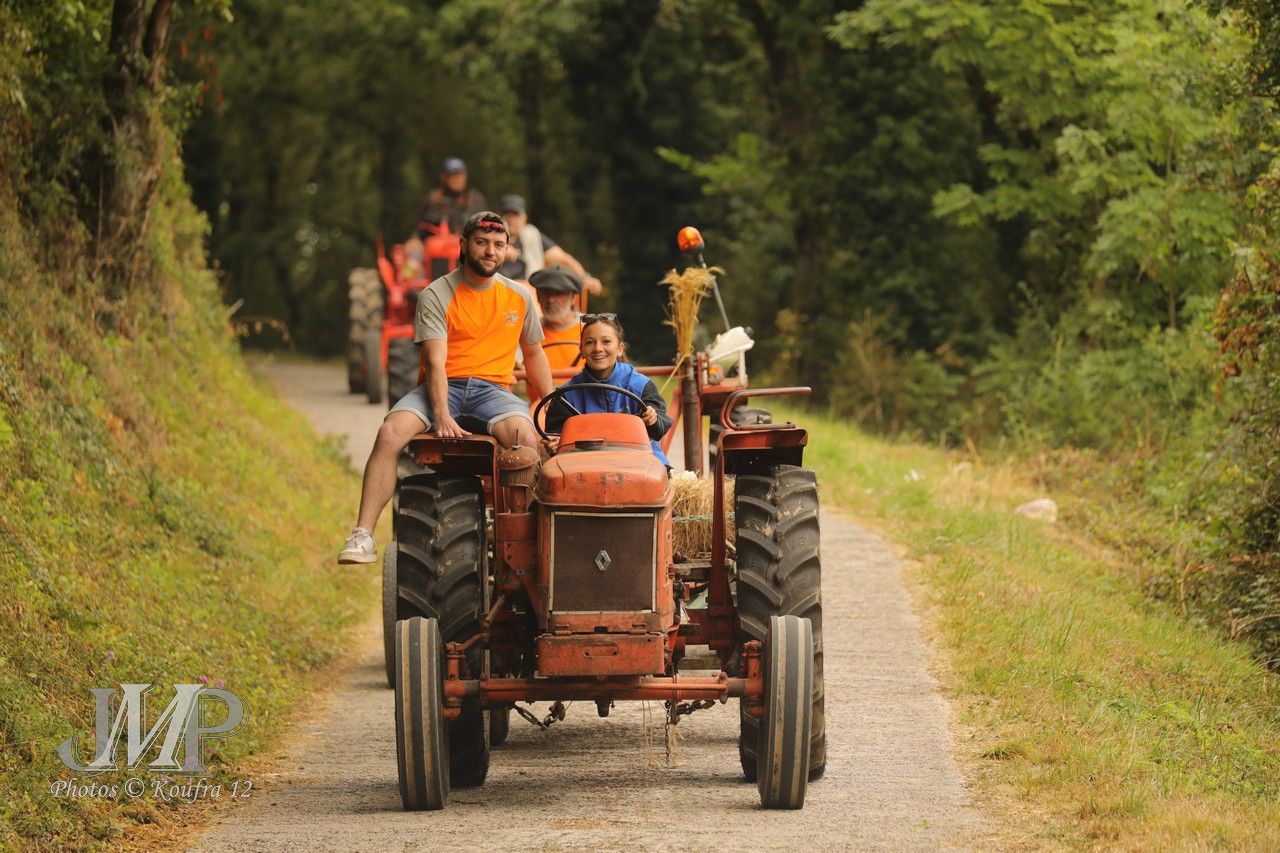 002 - Tracteur Renault ...