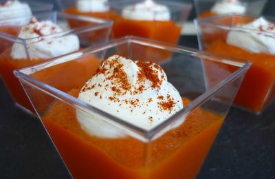 Purée de carotte à l'orange sanguine et gingembre et mousse de chèvre, en mini verrine