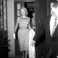 23/05/1957 Marilyn attend Arthur