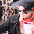 Carnaval : le déguisement DIY de Mary Poppins (chapeau à cerises et parapluie perroquet)