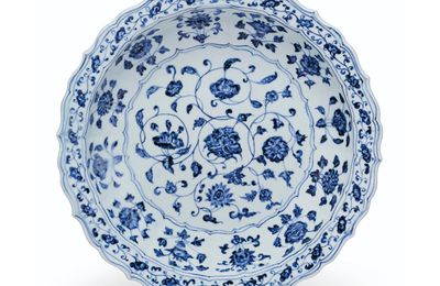 An important blue and white barbed 'Auspicious flower' dish with the mark of Shah Jahan, Yongle period (1403-1425)