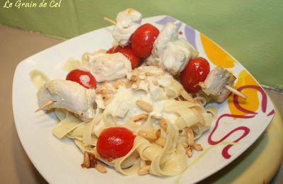 Tagliatelles à la crème de chèvre & brochettes de poulet...